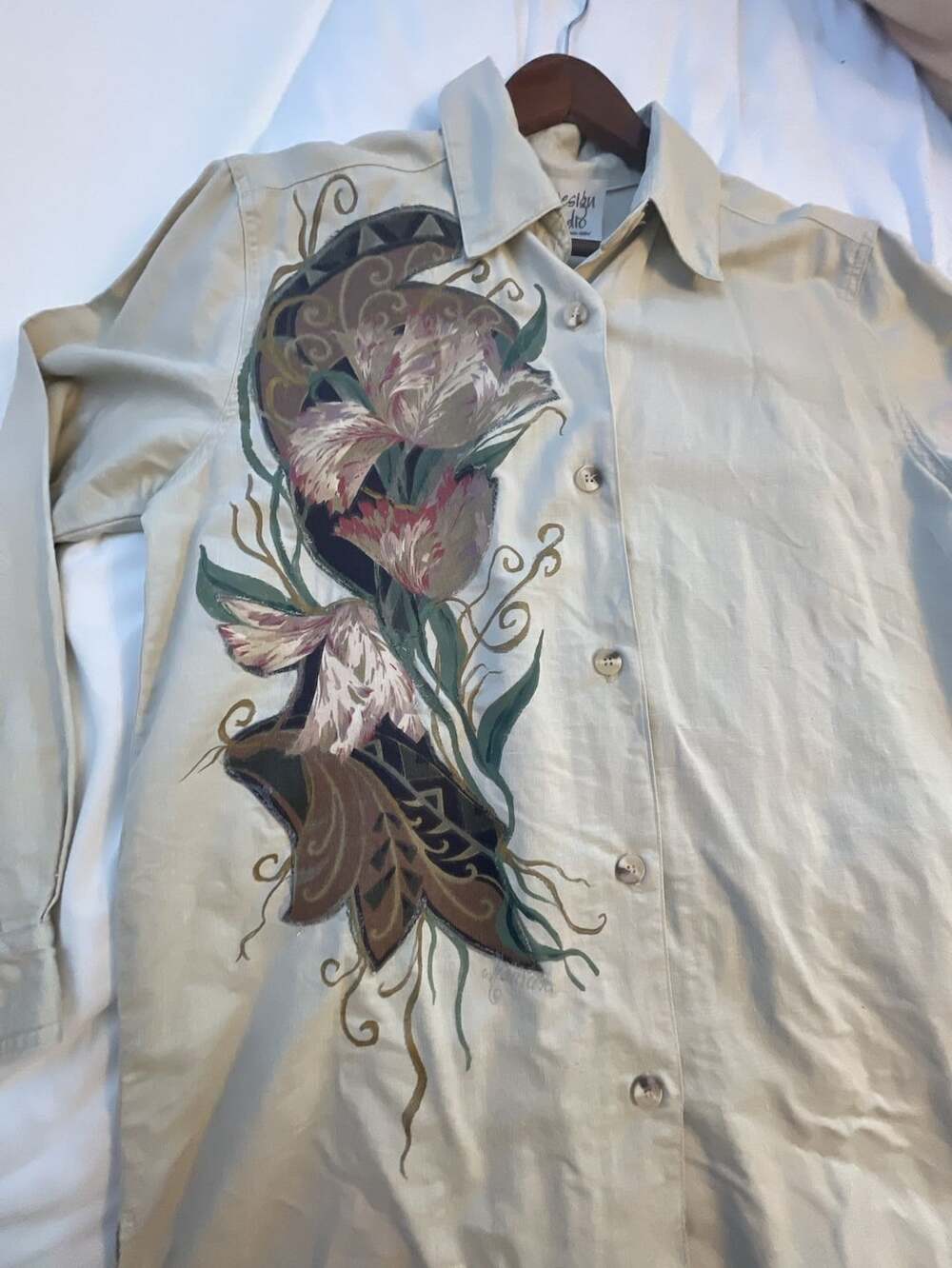 Vintage Hand Painted Floral Long Sleeve Button Down Shirt
Sz L
Cotton